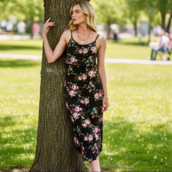 Lilbetter Dresses & Skirts - LILBETTER Floral Sleeveless Dress Size Large